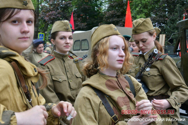 В Новороссийске на Параде Победы вспомнили о подвиге города-героя