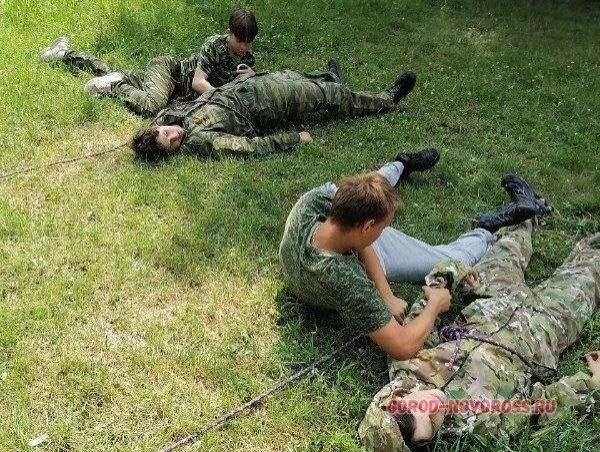 Летние каникулы с пользой: юные казаки Новороссийска осваивают азы науки побеждать