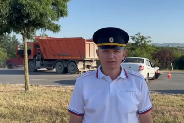 Жуткое ДТП: на трассе Анапа-Новороссийск КамАЗ въехал в легковушку