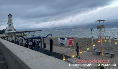 «Людей меньше в два раза!» Пляжи Новороссийска скучают по туристам