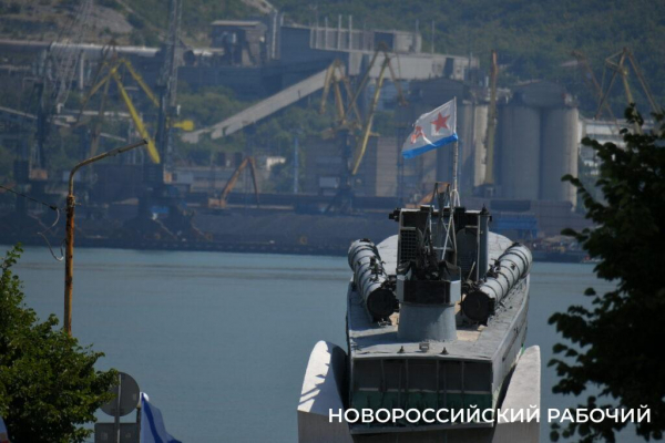 Набережная в тельняшке! Моряки всех флотов России собрались в День ВМФ в Новороссийске