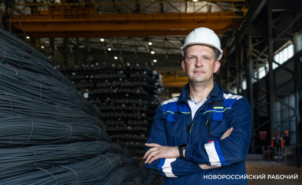 В Новороссийске металлурги с высшим образованием карьеру начинают подручным сталевара