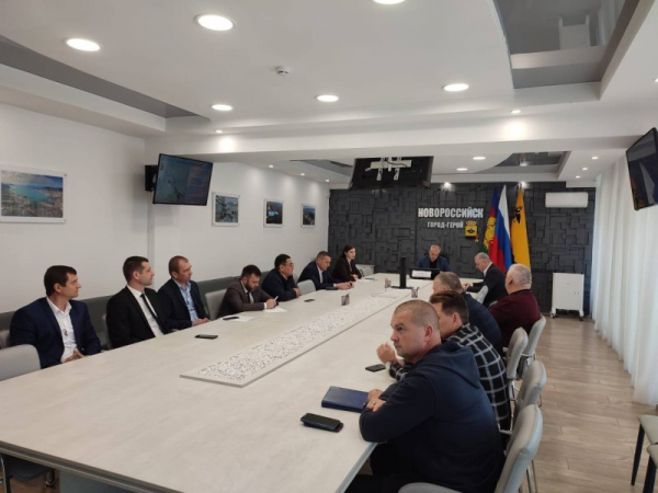  СОСТОЯЛОСЬ СОВЕЩАНИЕ С РУКОВОДИТЕЛЯМИ КОМПАНИЙ ЗАНИМАЮЩИХСЯ ГРУЗОПЕРЕВОЗКАМИ 