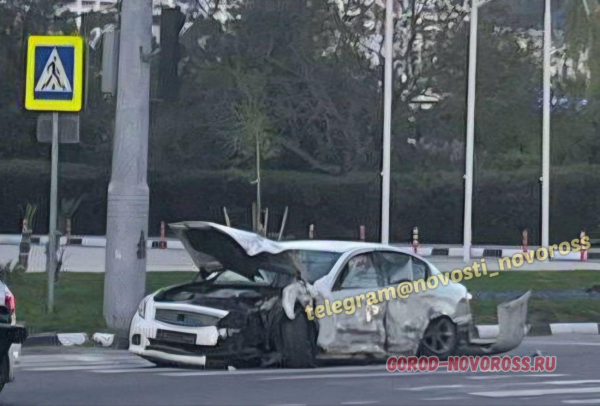 Виновник ДТП в Новороссийске на улице Советов восстановит забор за свой счет