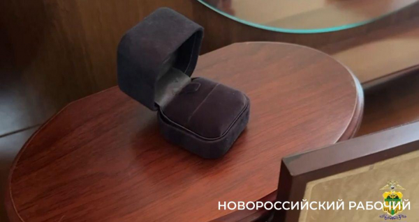 В Новороссийске помощница сдала в ломбард украшения хозяйки на 1 млн. рублей