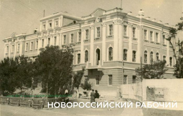 Навел телефон на QR-код и еще больше узнал об улицах Новороссийска