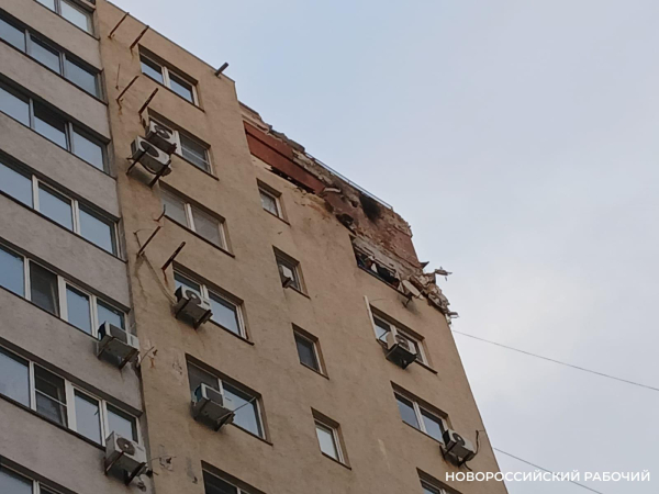 &laquo;Не хочется привыкать к атакам БПЛА&raquo;. В Новороссийске приводят в порядок поврежденные дома