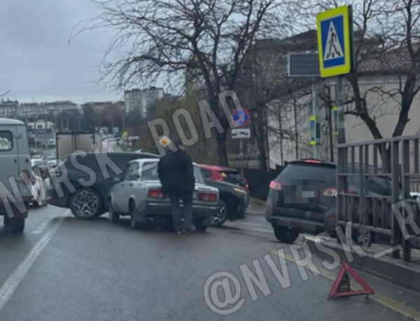 Мостик невезения калечит машины в Новороссийске