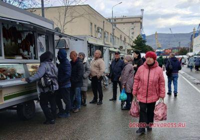 На сельхозярмарке Новороссийска выстраивались очереди за молоком и заморскими орехами