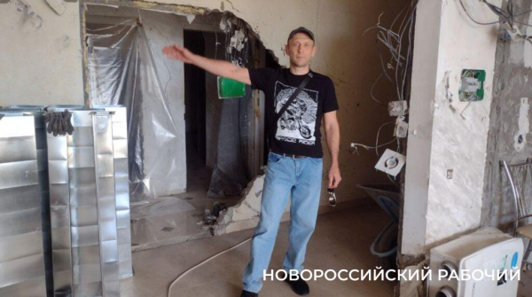 «Взрывом все перемололо!» В Новороссийске только приступают к ремонту дома, пострадавшего 3 мая от атаки БПЛА