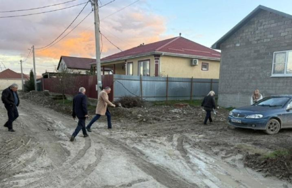 &laquo;Понаехи&raquo; подождут. В Новороссийске ливневки сделают тем, кто ждет их по 60 лет