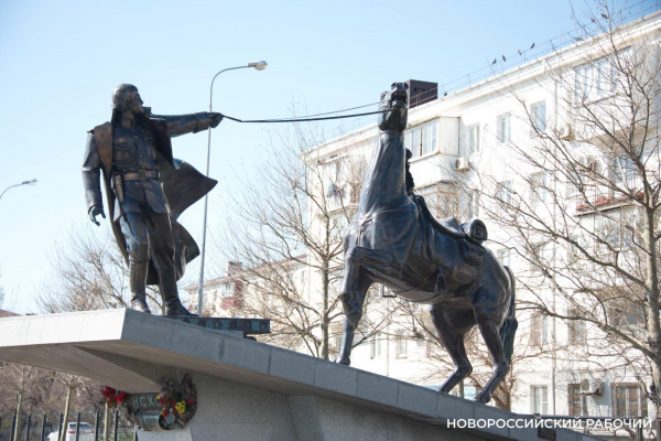 Про любовь, про цемент, про уток. Какого памятника не хватает Новороссийску?