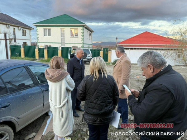 &laquo;Понаехи&raquo; подождут. В Новороссийске ливневки сделают тем, кто ждет их по 60 лет