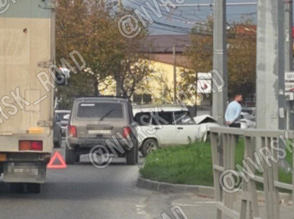 Машину под Новороссийском опрокинуло «вверх колесами»: ДТП и пробки к этому часу Машину под Новороссийском опрокинуло «вверх колесами»: ДТП и пробки к этому часу