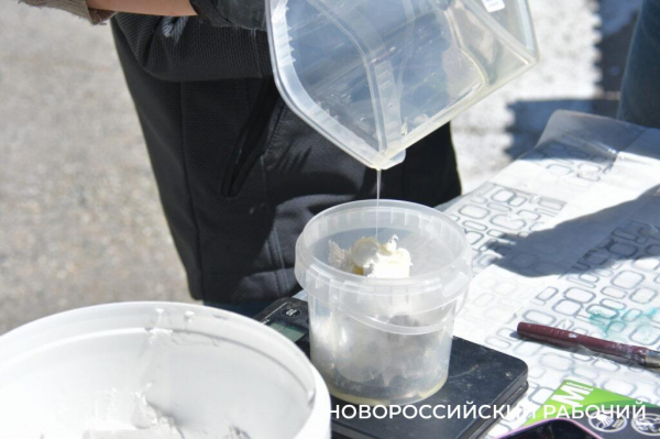 Сегодня стену в Новороссийске «расписали» мозаичными птицами. Они тоже люди!