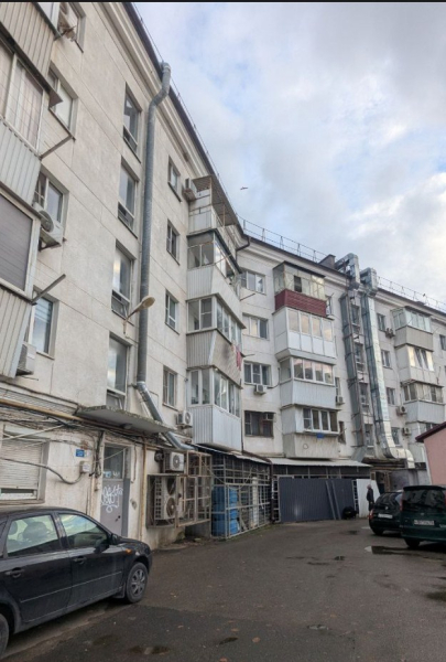 Заложниками бизнеса стали жители домов в центре Новороссийска Заложниками бизнеса стали жители домов в центре Новороссийска