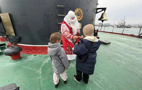  Дед Норд-Ост: главный герой новогодних праздников встречает на крейсере &laquo;Михаил Кутузов&raquo; 