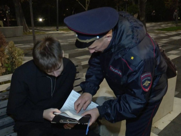 Новороссийские полицейские проводят профилактический рейд по соблюдению «детского» закона   Новороссийские полицейские проводят профилактический рейд по соблюдению «детского» закона
