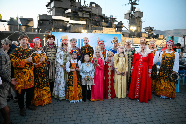 Концерты, роспись матрешек, конкурс национальных костюмов, Дом дружбы. Как Новороссийск отметит День народного единства Концерты, роспись матрешек, конкурс национальных костюмов, Дом дружбы. Как Новороссийск отметит День народного единства